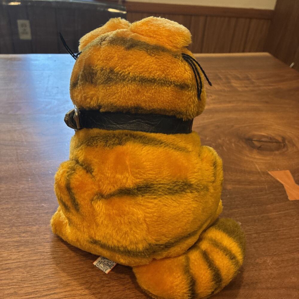 Vintage Garfield Large Sitting Plush Dakin 1981 - Picture 2 of 5